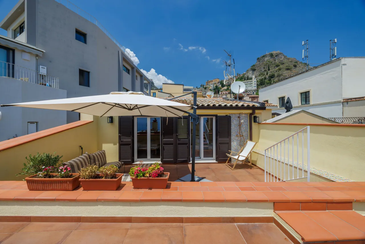 La terrazza panoramica di Casa Awaya